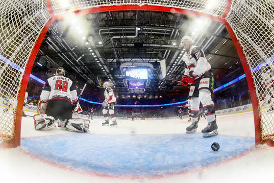 Malmö Redhawks målvakt Oscar Alsenfelt och Lance Bouma