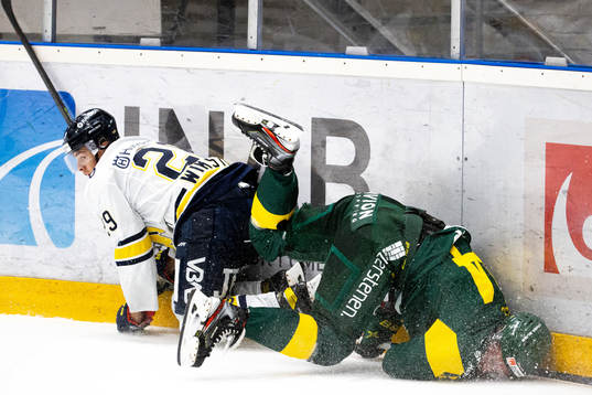 s Jonathan Wikström och Björklövens Olle Liss