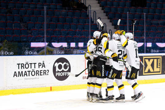 Västerås spelare jublar