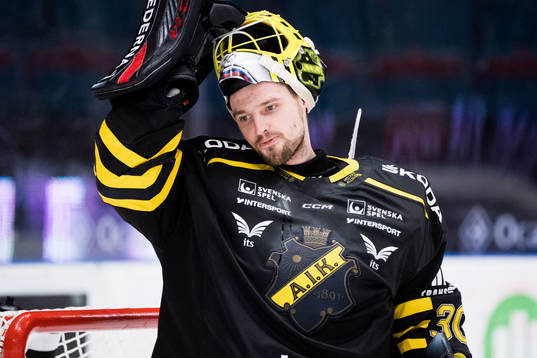 s målvakt Pavel Khomchenko deppar