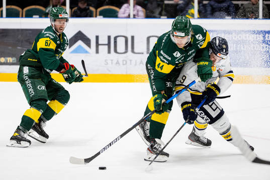 s Taylor Matson i en kamp mot Björklövens Francis Perron