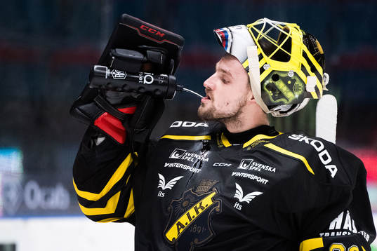 s målvakt Pavel Khomchenko