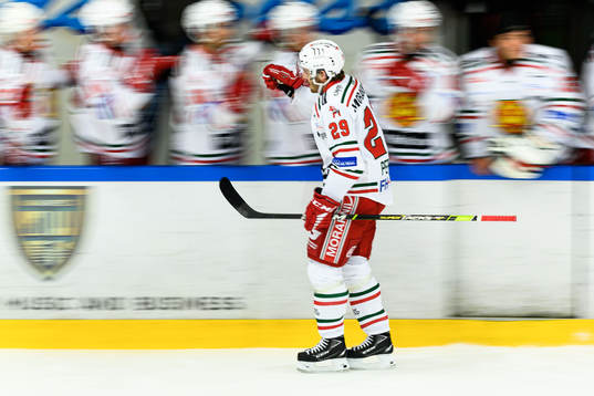 Moras Johan Persson jublar