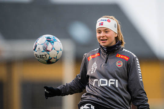 Ingvild Thynes Villa of Fløya warms up