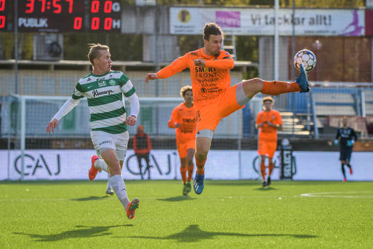 Västerås Simon Johansson och AFC Eskilstunas Abdelkarim