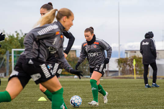 Kathrine Pleym of Fløya warms up