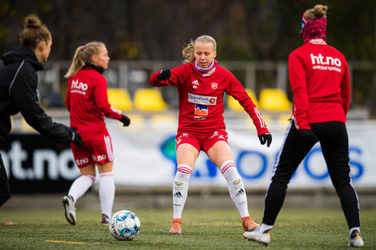 Helene Alsos Höglin of Medkila warms up