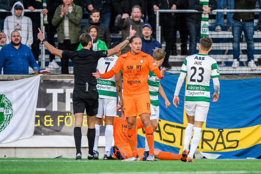 AFC Eskilstunas Felix Michel reagerar