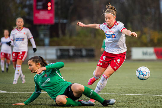 Synne Vatshelle Raa of Fløya and Jelena Karlicic of Medkila