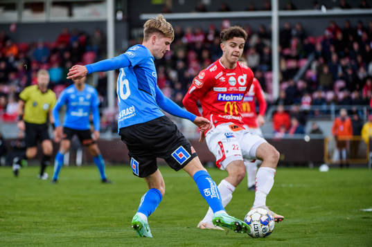 Halmstads Erik Ahlstrand och Degerfors Justin Salmon