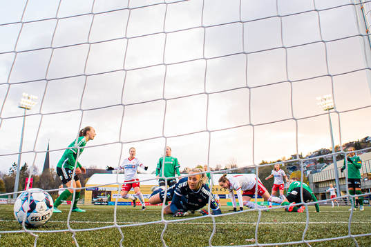 Miriam Vilnes Mjåset of Medkila scores the 1-0 goal