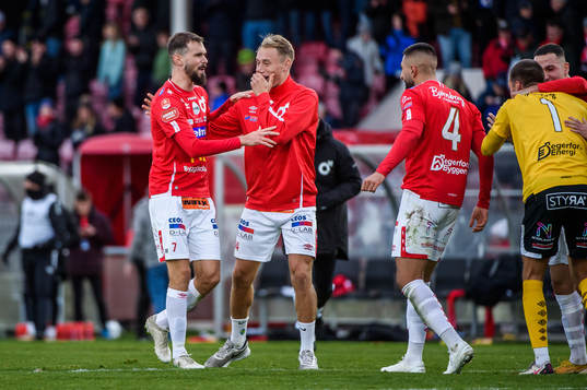Degerfors Sebastian Olsson jublar