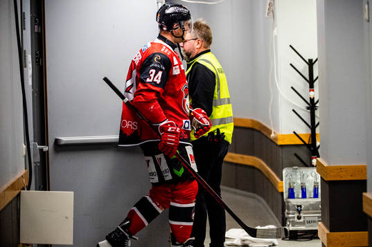 Malmö Redhawks Carl Söderberg får matchstraff och får