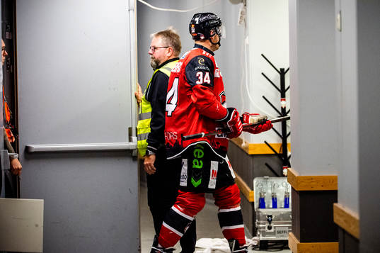 Malmö Redhawks Carl Söderberg får matchstraff och får