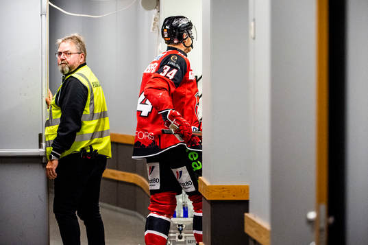 Malmö Redhawks Carl Söderberg får matchstraff och får
