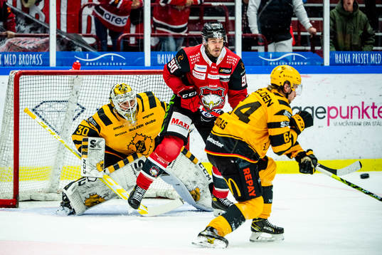 Malmö Redhawks Lance Bouma mot Skellefteås målvakt