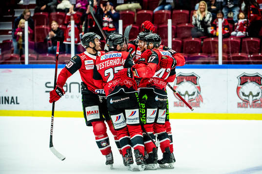 Malmö Redhawks Marcus Sylvegård jublar