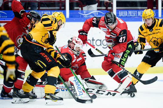 Malmö Redhawks målvakt Daniel Marmenlind  och Joakim Ryan
