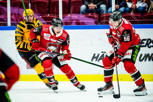 Malmö Redhawks Kalle Östman och Anton Olsson mot