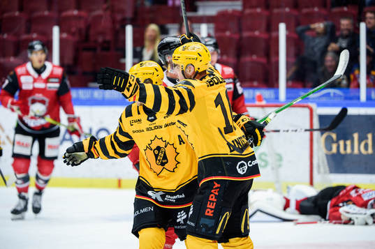 Skellefteås Joakim Lindström jublar