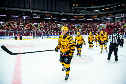 Skellefteås Joakim Lindström jublar