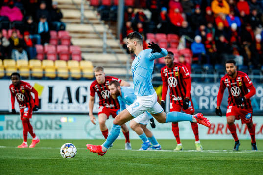 Malmö FFs Antonio Colak gör 0-1 på straffspark