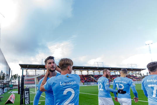 Malmös Antonio Colak och Eric Larsson jublar