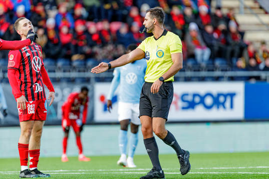 domare Granit Maqedonci blåser straff för Malmö FF