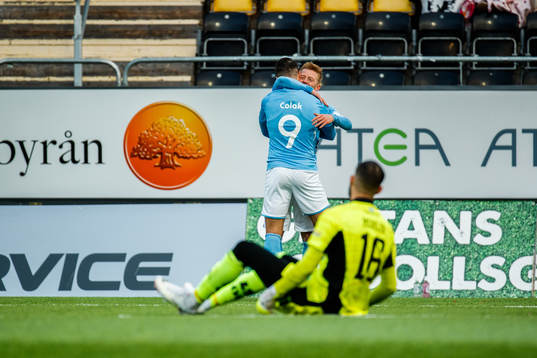 Malmö FFs Anders Christiansen jublar med Antonio Colak