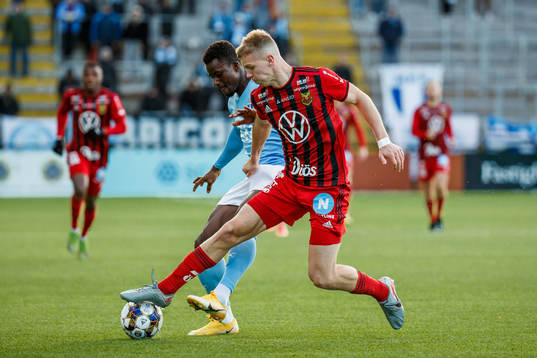 Malmö FFs Malik Abubakari och Östersunds Eirik Haugan