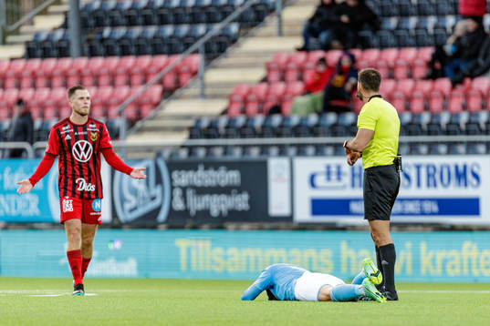 Malmös Erdal Rakip har ont