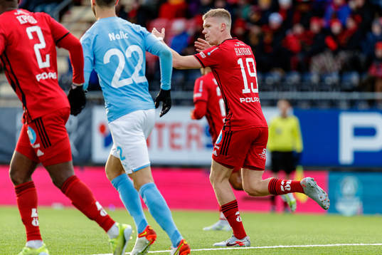 Östersunds Eirik Haugan reagerar