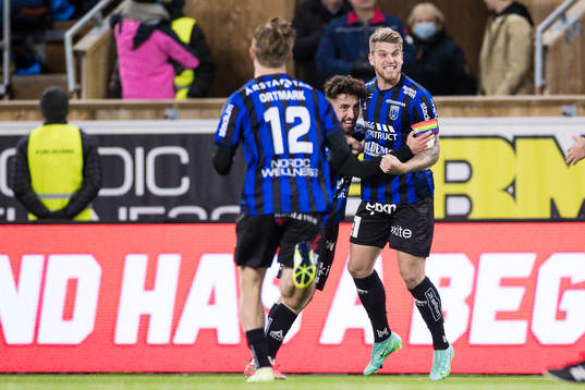 Sirius Marcus Mathisen jublar med Moustafa Zeidan och Jacob