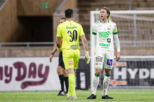 Varbergs målvakt Stojan Lukic och Joakim Lindner deppar