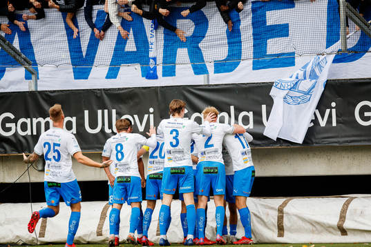 Värnamos spelare jublar