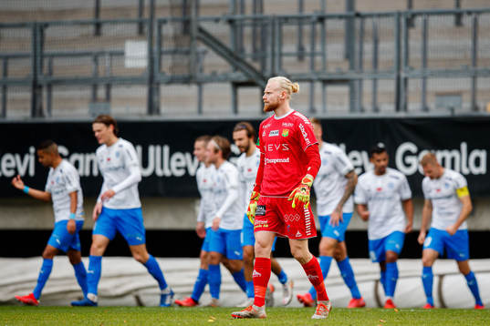 GAIS målvakt Mathias Karlsson deppar