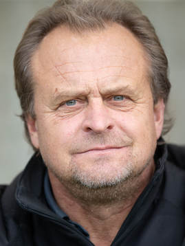 Värnamos tränare Jonas Thern innan fotbollsmatchen i