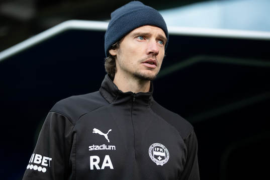 Värnamos tränare Robin Asterhed innan fotbollsmatchen i