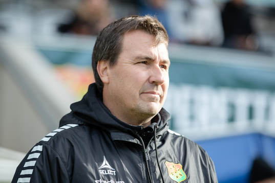 GAIS tränare Stefan Jacobsson innan  fotbollsmatchen i