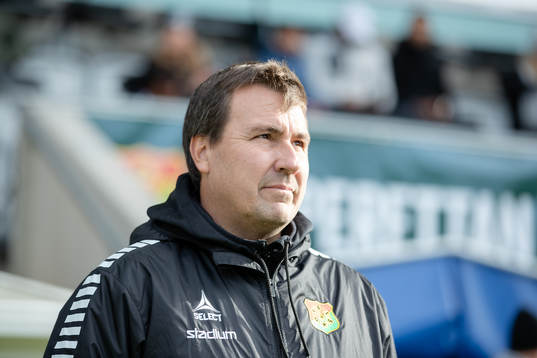 GAIS tränare Stefan Jacobsson innan  fotbollsmatchen i