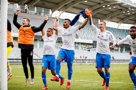 Värnamos spelare jublar