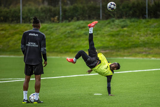 Häckens Franklin Tebo och Yannick Armel Assiedou Adjoumani