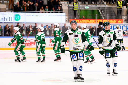 Färjestads Adam Ginning och Mattias Göransson deppar