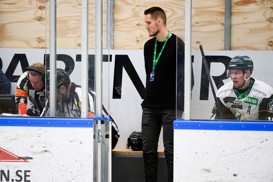 Domare Sören Persson och Pehr Claesson med videogranskning