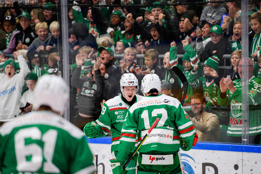 Rögles Anton Bengtsson och Brady Ferguson jublar