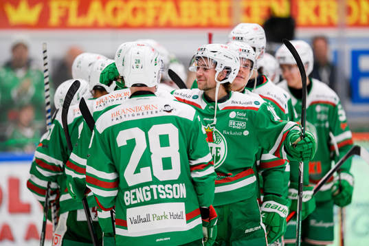 Rögles Lucas Ekeståhl-Jonsson jublar med lagkamrater