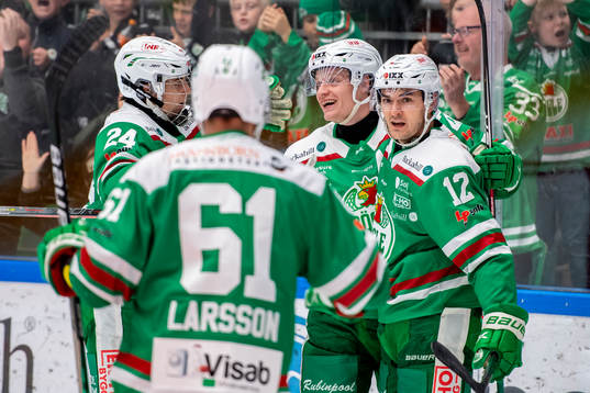 Rögles Anton Bengtsson och Brady Ferguson  jublar