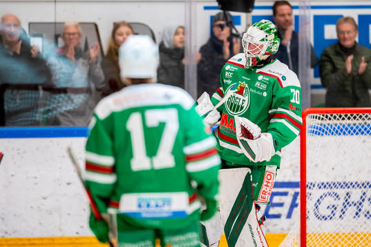 Rögles målvakt Calle Clang jublar