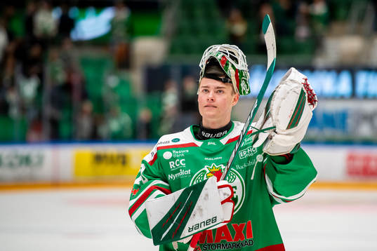 Rögles målvakt Calle Clang jublar
