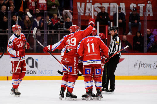 Timrås Ty Rattie och Nolan Zajac jublar